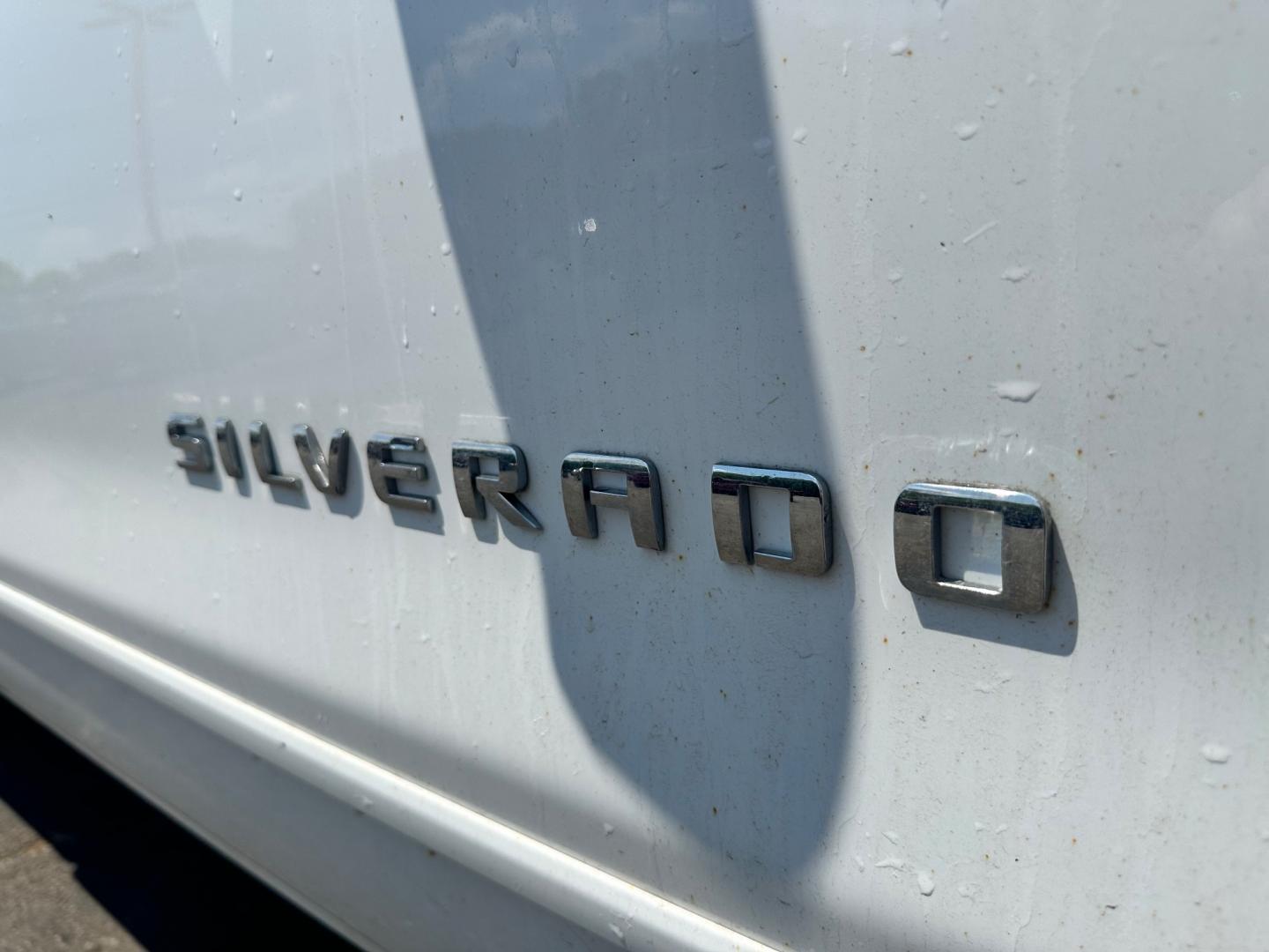 2017 White /Black Chevrolet Silverado 1500 LT (1GCVKREH5HZ) with an 4.3L V6 OHV 12V engine, 6-Speed Automatic transmission, located at 11115 Chardon Rd. , Chardon, OH, 44024, (440) 214-9705, 41.580246, -81.241943 - The 2017 Chevrolet Silverado 1500 LT Double Cab 4WD offers a harmonious fusion of rugged capability and modern convenience, powered by the robust 4.3-liter V6 engine. This engine, known for its reliability and efficiency, provides ample power for a variety of tasks, delivering 285 horsepower and 305 - Photo#11